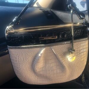 🖤🤍New w/o tags- Brahmin Black and Cream Croc-Embossed Women's Bag🤍